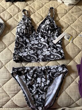 Tahari Black & White Floral Tankini Top and Bikini Bottoms